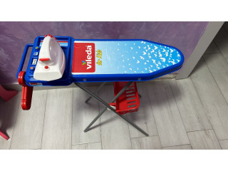 Tavolo e ferro da stiro giocattolo