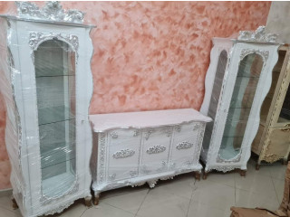 Credenza,madia,cristalliera,camino,tavolo,letto matrimoniale,sedie,poltroncine,classico,moderno,divano,salotto,barocco,versus