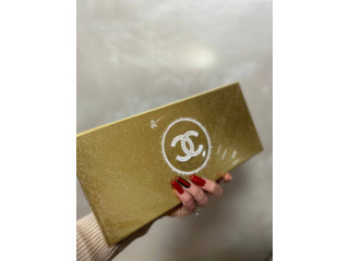 Confezione elegante di profumi